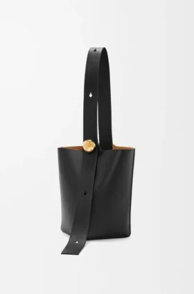 Medium Pebble Bucket en piel de becerro lisa