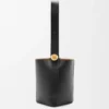 Medium Pebble Bucket en piel de becerro lisa Medium Pebble Bucket en piel de becerro lisa