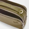 Mini bolso cruzado para cámara en piel de becerro de grano suave Mini bolso cruzado para cámara en piel de becerro de grano suave