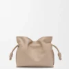 Mini bolso de mano Flamenco en piel de becerro napa Mini bolso de mano Flamenco en piel de becerro napa