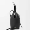 Mochila «Scarf» en piel de becerro lisa Mochila «Scarf» en piel de becerro lisa