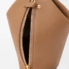 Mochila «Scarf» en piel de becerro lisa Mochila «Scarf» en piel de becerro lisa