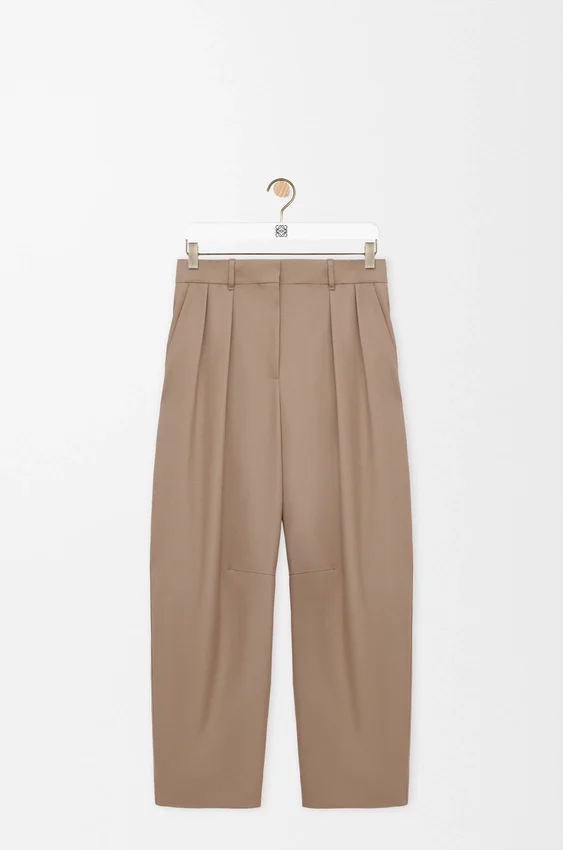 Pantalones de corte cilíndrico en lana Pantalones de corte cilíndrico en lana