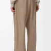 Pantalones de corte cilíndrico en lana Pantalones de corte cilíndrico en lana