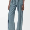 Pantalones de mezclilla con cinturón