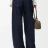 Pantalones de mezclilla con cinturón Pantalones de mezclilla con cinturón