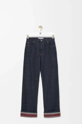Pantalones de mezclilla con dobladillo