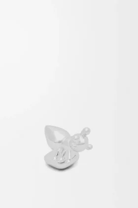 Pin de hormiga en latón