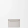 Portatarjetas «Anagram» liso en piel de becerro con textura de Pebble Portatarjetas «Anagram» liso en piel de becerro con textura de Pebble