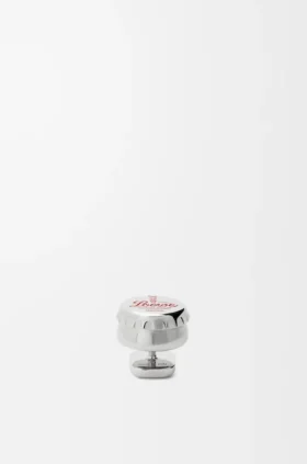 Prendedor con forma de tapón de botella