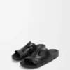 Sandalia Ease Monogram en piel de becerro curtida al vegetal Sandalia Ease Monogram en piel de becerro curtida al vegetal