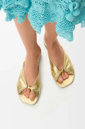 Sandalia suave «Pebble» en piel de cordero laminada