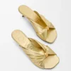Sandalia suave «Pebble» en piel de cordero laminada