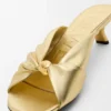 Sandalia suave «Pebble» en piel de cordero laminada