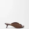 Sandalia suave «Pebble» en tela con efecto rafia Sandalia suave «Pebble» en tela con efecto rafia
