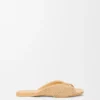 Sandalia suave «Pebble» en tela con efecto rafia Sandalia suave «Pebble» en tela con efecto rafia