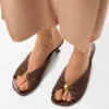 Sandalia suave «Pebble» en tela con efecto rafia Sandalia suave «Pebble» en tela con efecto rafia
