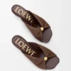 Sandalia suave «Pebble» en tela con efecto rafia Sandalia suave «Pebble» en tela con efecto rafia