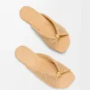 Sandalia suave «Pebble» en tela con efecto rafia Sandalia suave «Pebble» en tela con efecto rafia
