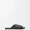 Sandalia tipo «slide» de piel de cordero napa con relieve «Pebble Soft»