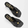 Sandalia tipo «slide» de piel de cordero napa con relieve «Pebble Soft»