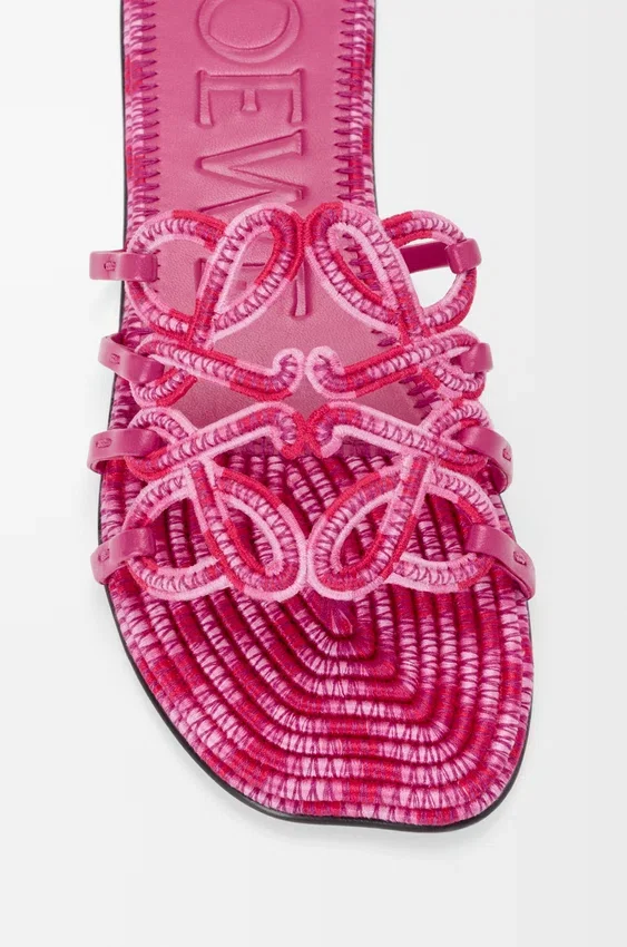 Sandalia tipo «slide» «Petal Anagram» en lona bordada Sandalia tipo «slide» «Petal Anagram» en lona bordada