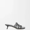 Sandalia tipo «slide» Petal Anagram en piel de becerro suave Sandalia tipo «slide» Petal Anagram en piel de becerro suave