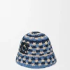 Sombrero de pescador de rafia y piel de becerro con parche de ganchillo Sombrero de pescador de rafia y piel de becerro con parche de ganchillo