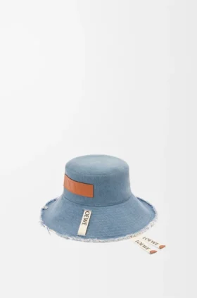 Sombrero de pescador deshilachado en mezclilla y piel de becerro