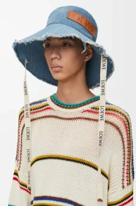Sombrero de pescador deshilachado en mezclilla y piel de becerro