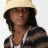 Sombrero tipo bucket Anagram de rafia y piel de becerro Sombrero tipo bucket Anagram de rafia y piel de becerro