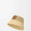 Sombrero tipo bucket Anagram de rafia y piel de becerro Sombrero tipo bucket Anagram de rafia y piel de becerro