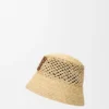 Sombrero tipo bucket Anagram de rafia y piel de becerro Sombrero tipo bucket Anagram de rafia y piel de becerro