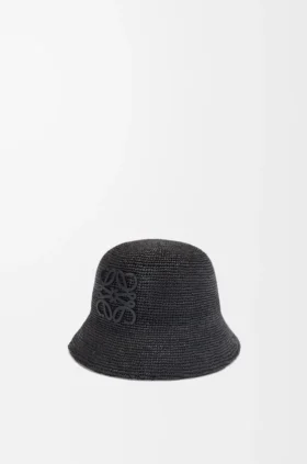 Sombrero tipo bucket de rafia y piel de becerro