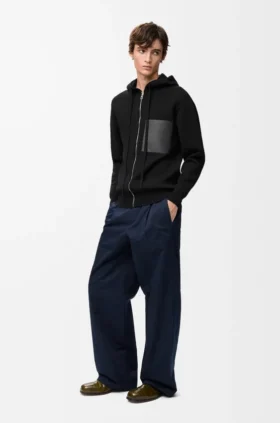 Sudadera con capucha y cremallera de lana