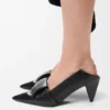 Zapatos de tacón con solapa tipo origami en piel de cordero Zapatos de tacón con solapa tipo origami en piel de cordero