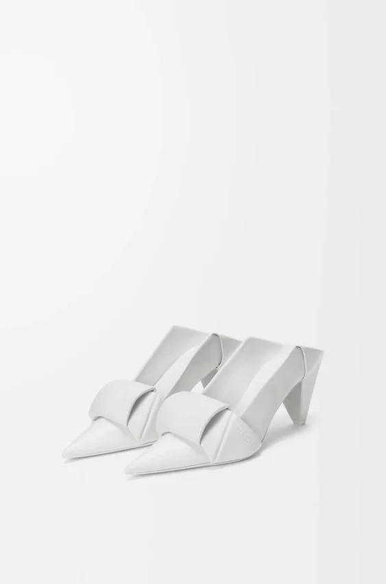 Zapatos de tacón con solapa tipo origami en piel de cordero Zapatos de tacón con solapa tipo origami en piel de cordero