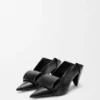 Zapatos de tacón con solapa tipo origami en piel de cordero Zapatos de tacón con solapa tipo origami en piel de cordero