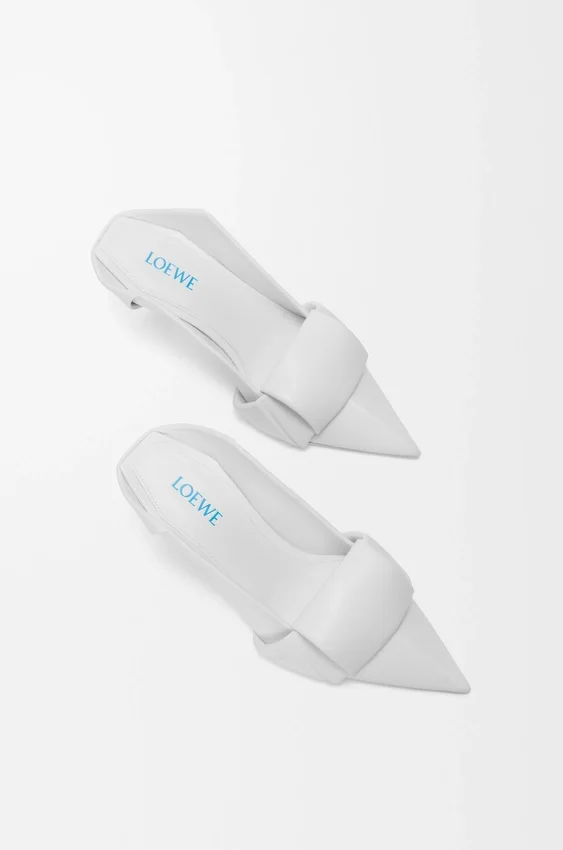 Zapatos de tacón con solapa tipo origami en piel de cordero Zapatos de tacón con solapa tipo origami en piel de cordero