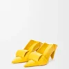 Zapatos de tacón «Origami Con» con solapa trasera en piel de cordero Zapatos de tacón «Origami Con» con solapa trasera en piel de cordero
