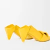 Zapatos de tacón «Origami Con» con solapa trasera en piel de cordero Zapatos de tacón «Origami Con» con solapa trasera en piel de cordero